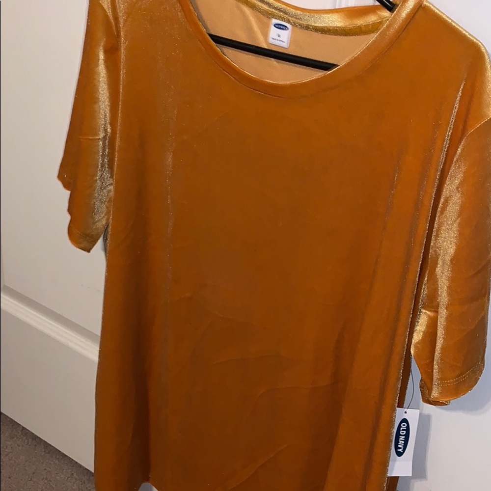 🌻Gold Velvet Top NWT🌻